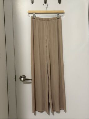 Uniqlo Beige Pleated Wide-Leg Pants
